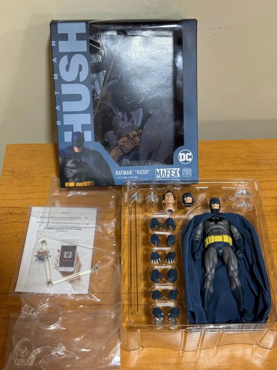 BATMAN HUSH AZUL MAFEX ORIGINAL  - Foto 4