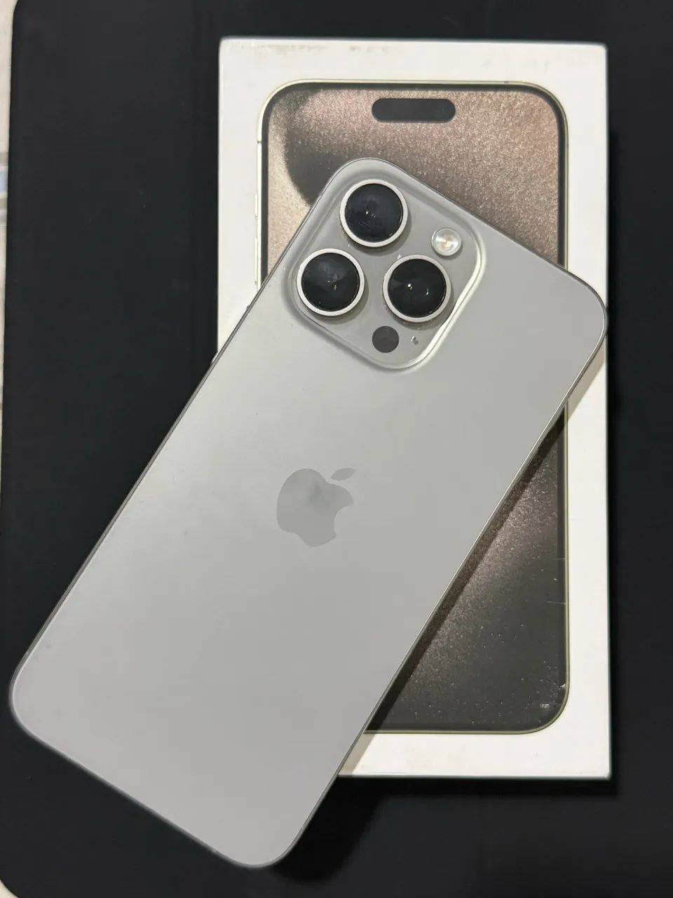 iPhone 15 Pro Max - 256gb com caixa e cabo (SEM MARCAS DE USO