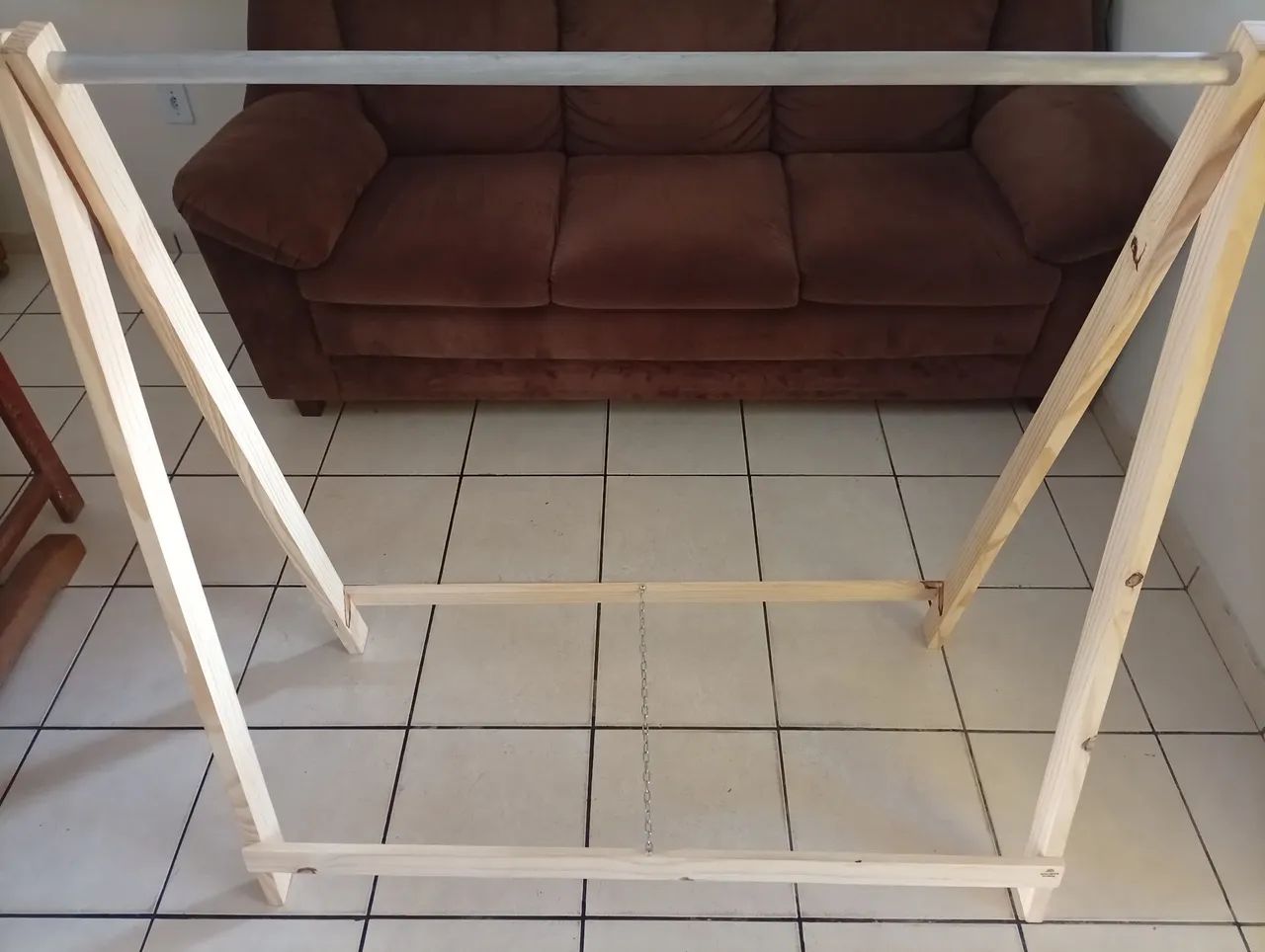 Arara para roupas (ótimo estado) + 55 cabides