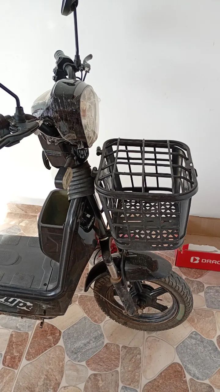Vendo scooter eletrica em bom estado funcionando  - Foto 2