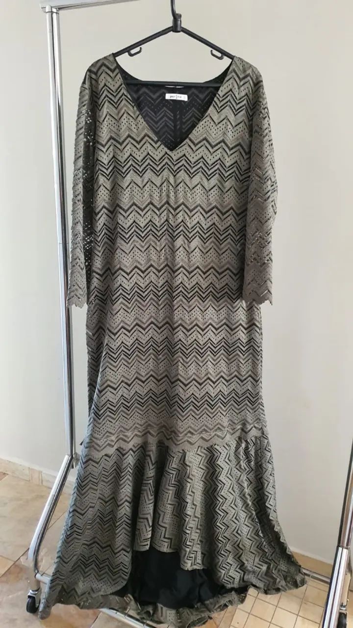 Vestido longo de festa verde oliva de laise sofisticada