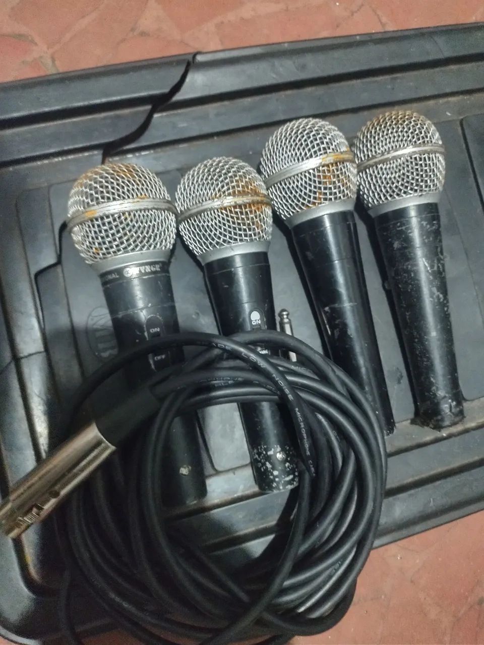4 Microfones SM 58 Excelentes pra voz banda/igrejas 
