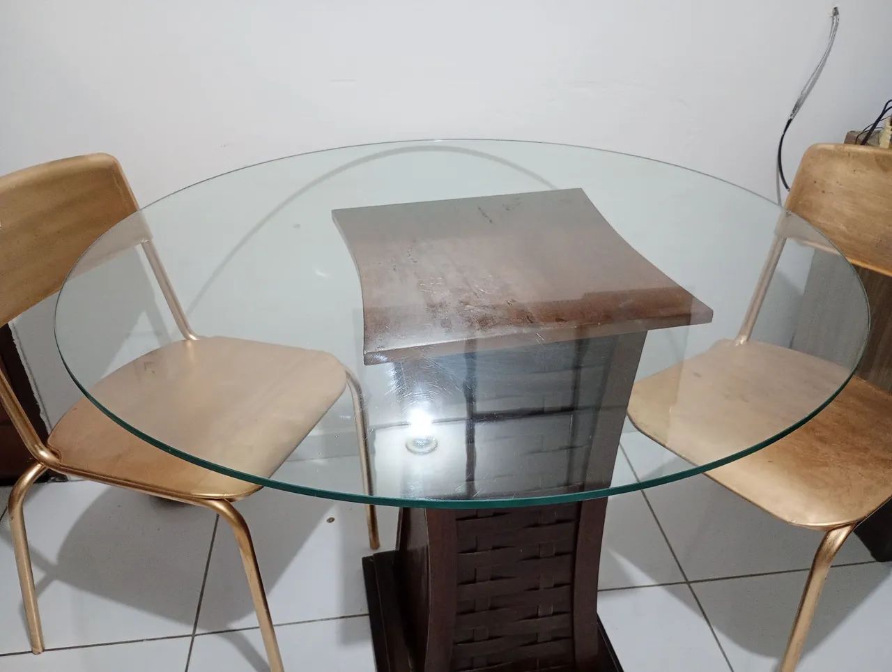 Mesa de madeira com vidro 1x1. Só a mesa. - Foto 4