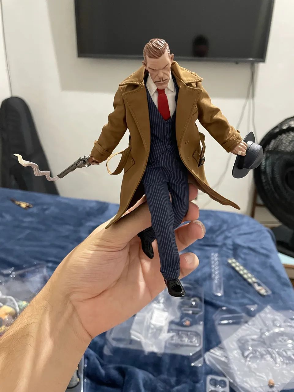 Mezco Sparky foreman  action figure (leia a descrição)  - Foto 3