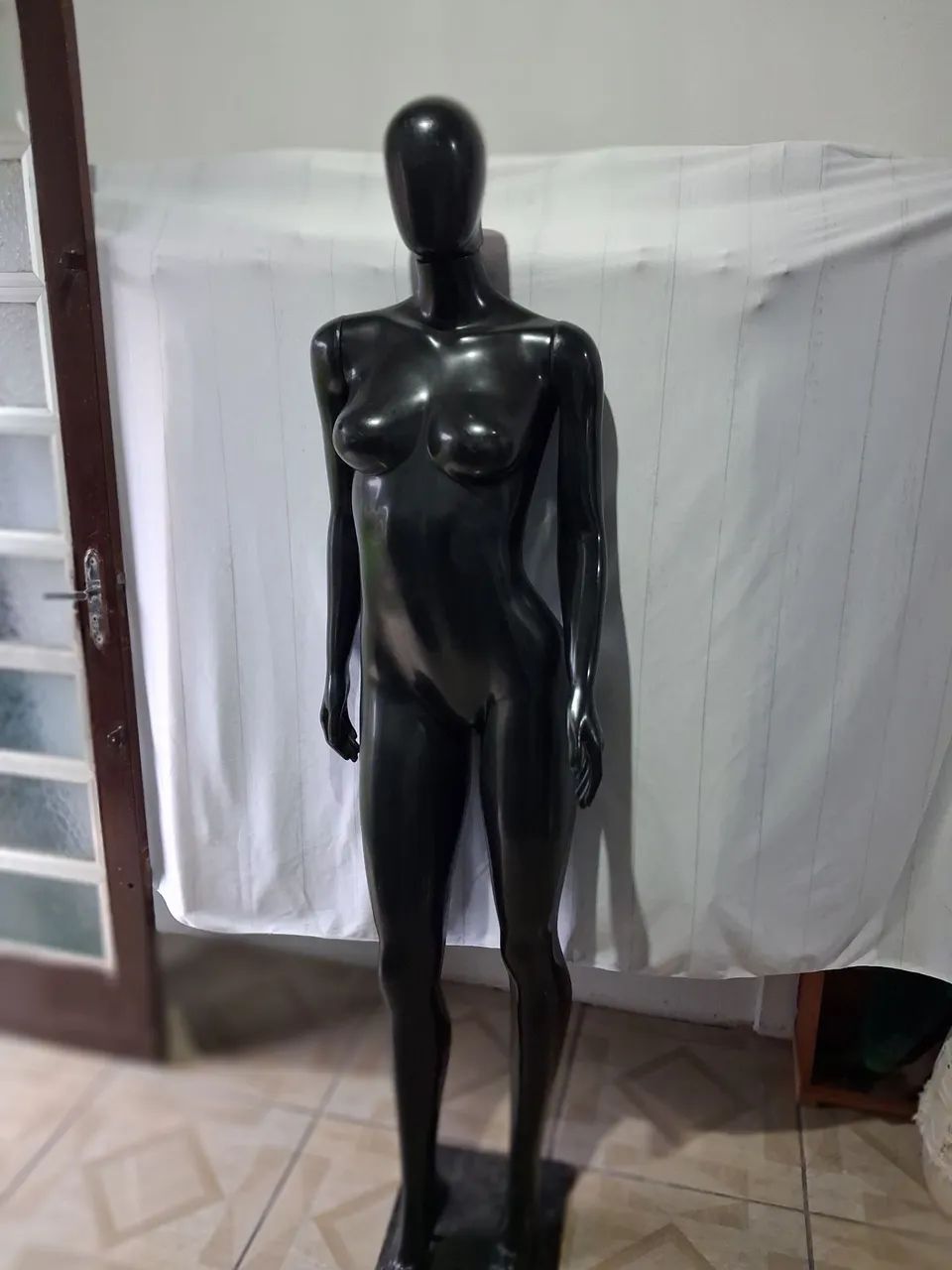 Vendo Manequim  C/ Base C/ 3 Braços 