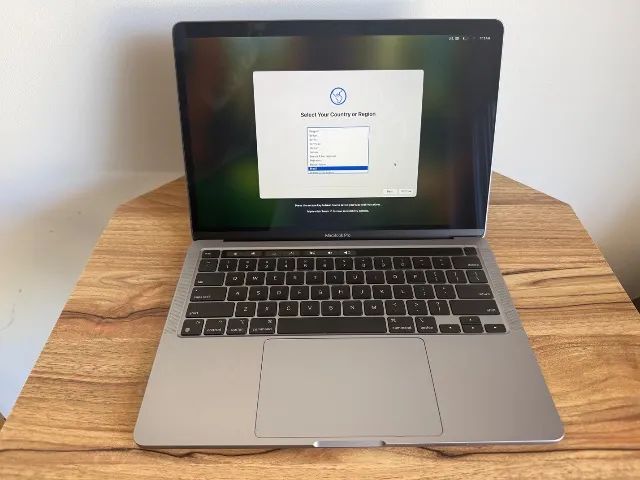 MacBook Pro 13.3 com chip M2 - 256GB de SSD (touch bar