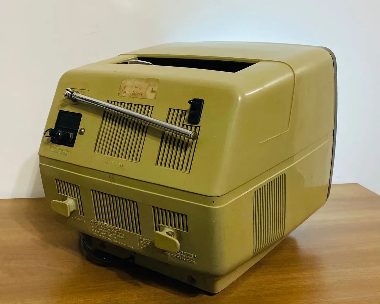 Antiga Tv De Tubo Philco De Luxe 12 Polegadas Vintage Retro - Foto 3