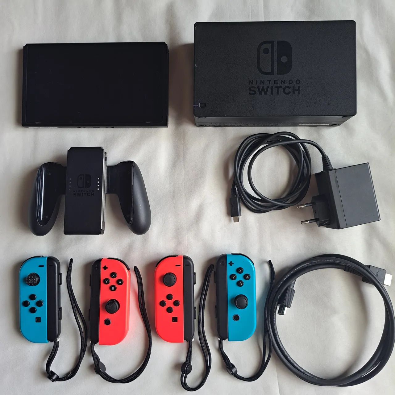 Nintendo Switch 32Gb com 4 Joy-Con