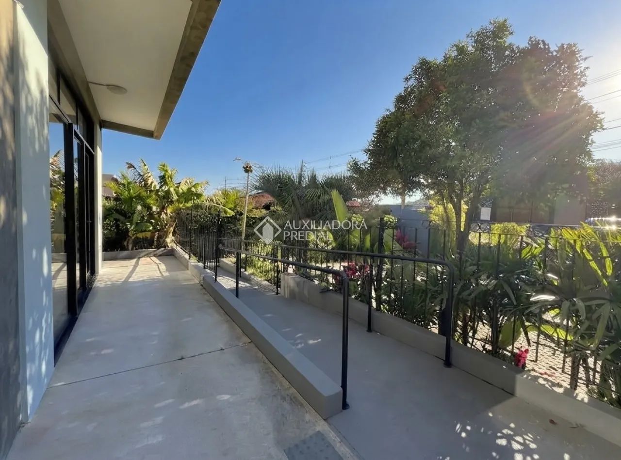 Casa Comercial com Excelente Visibilidade e 6 Vagas no Rio Tavares - Foto 4