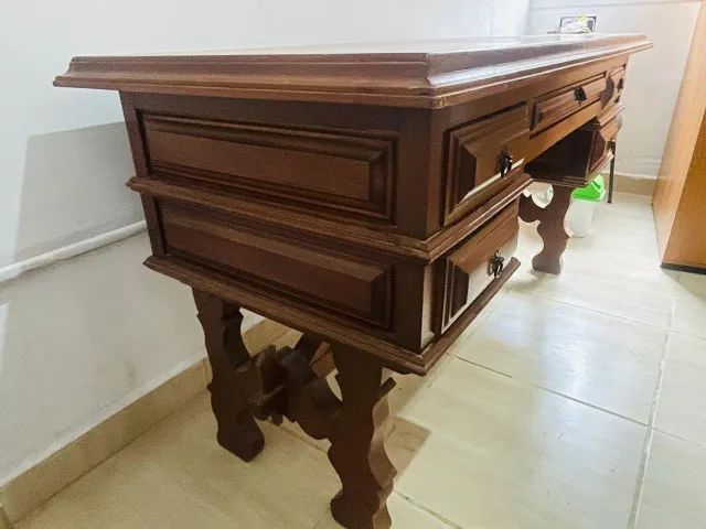 Escrivaninha em madeira maciça (mógno)