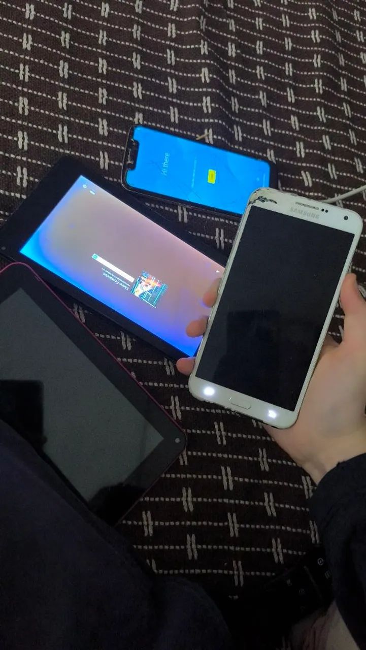 LOTE DE CELULARES E TABLETS ? PARA CONSERTO OU PEÇAS
