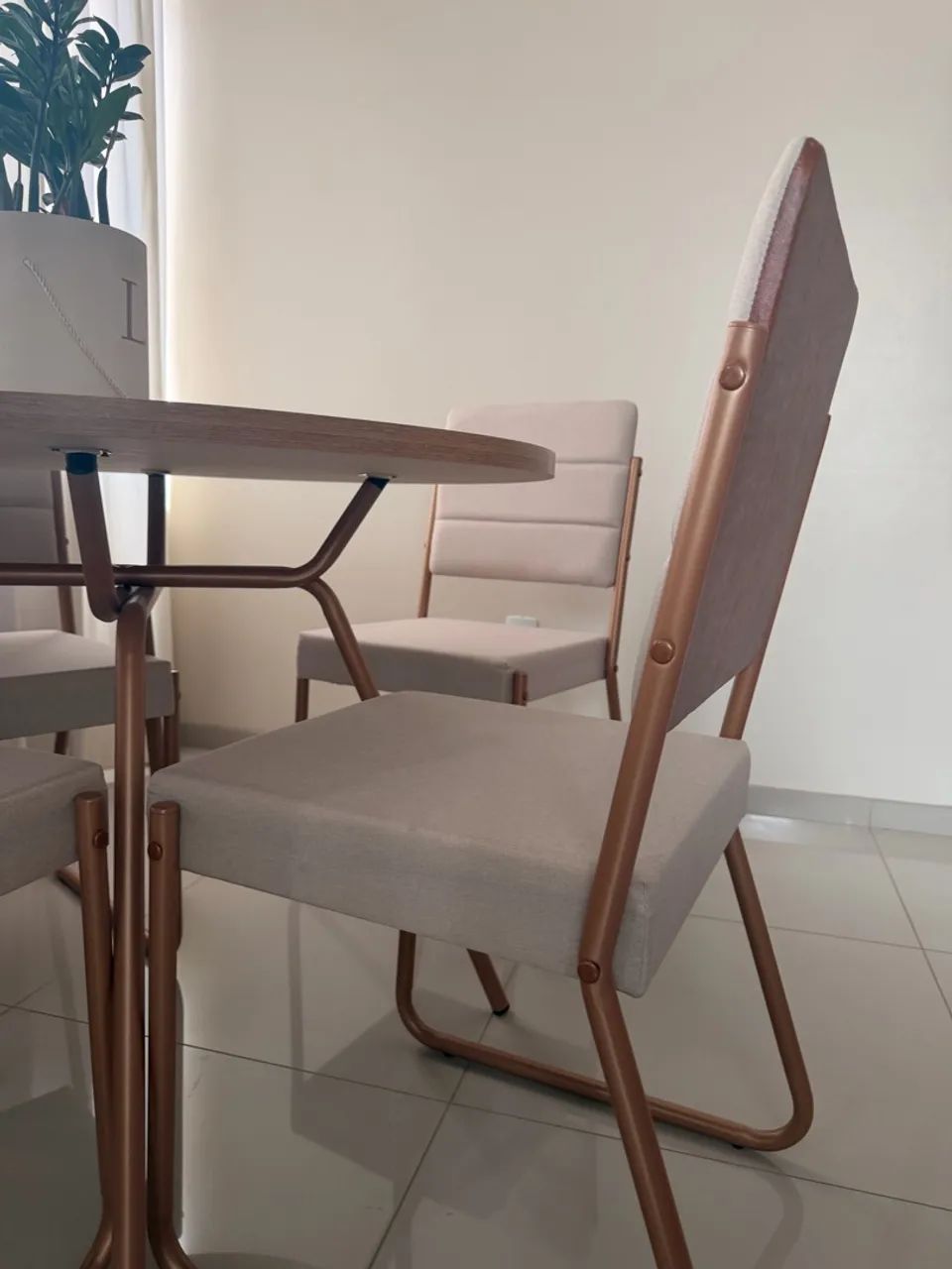 Mesa de jantar + 4 cadeiras - Foto 3