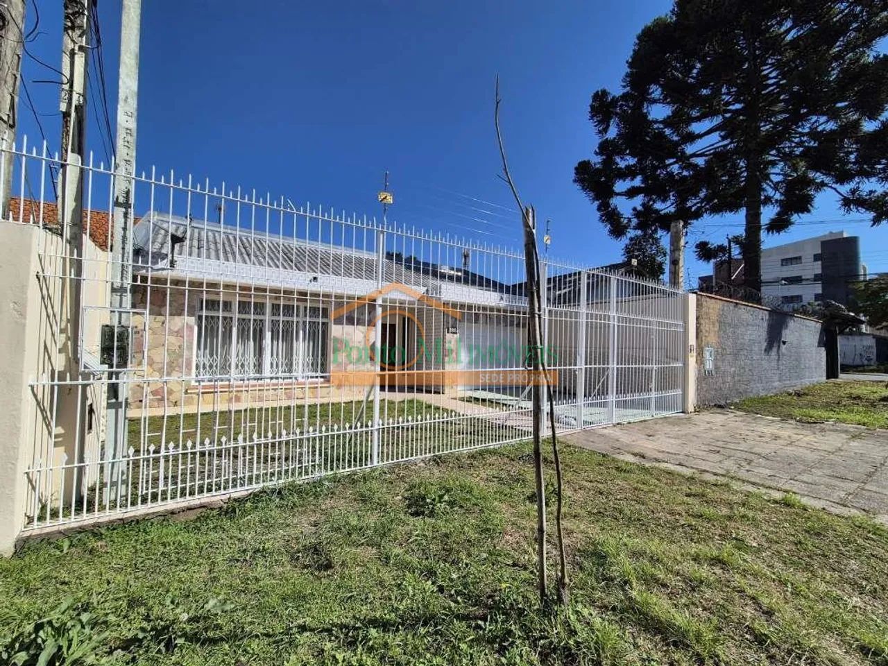 CASA COMERCIAL PARA LOCAÇÃO NO BAIRRO - PAROLIN
