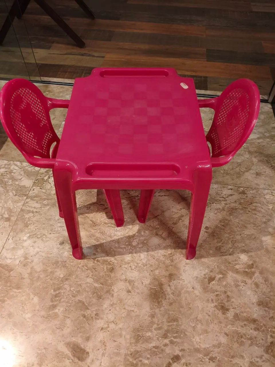 Conjunto mesa com cadeiras infantil 