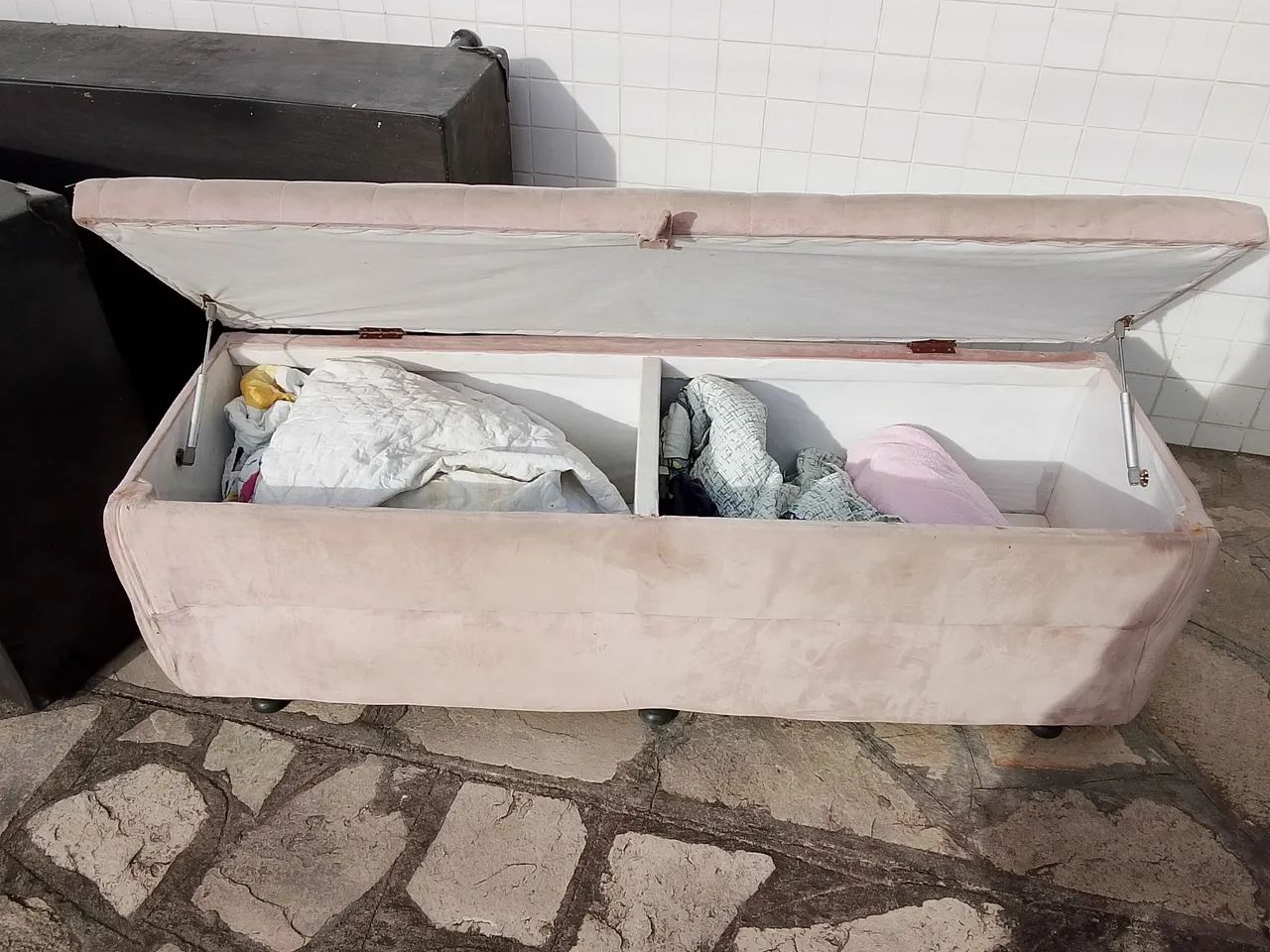 Baú Rosa ( Divã) + Base de cama solteiro  - Foto 2
