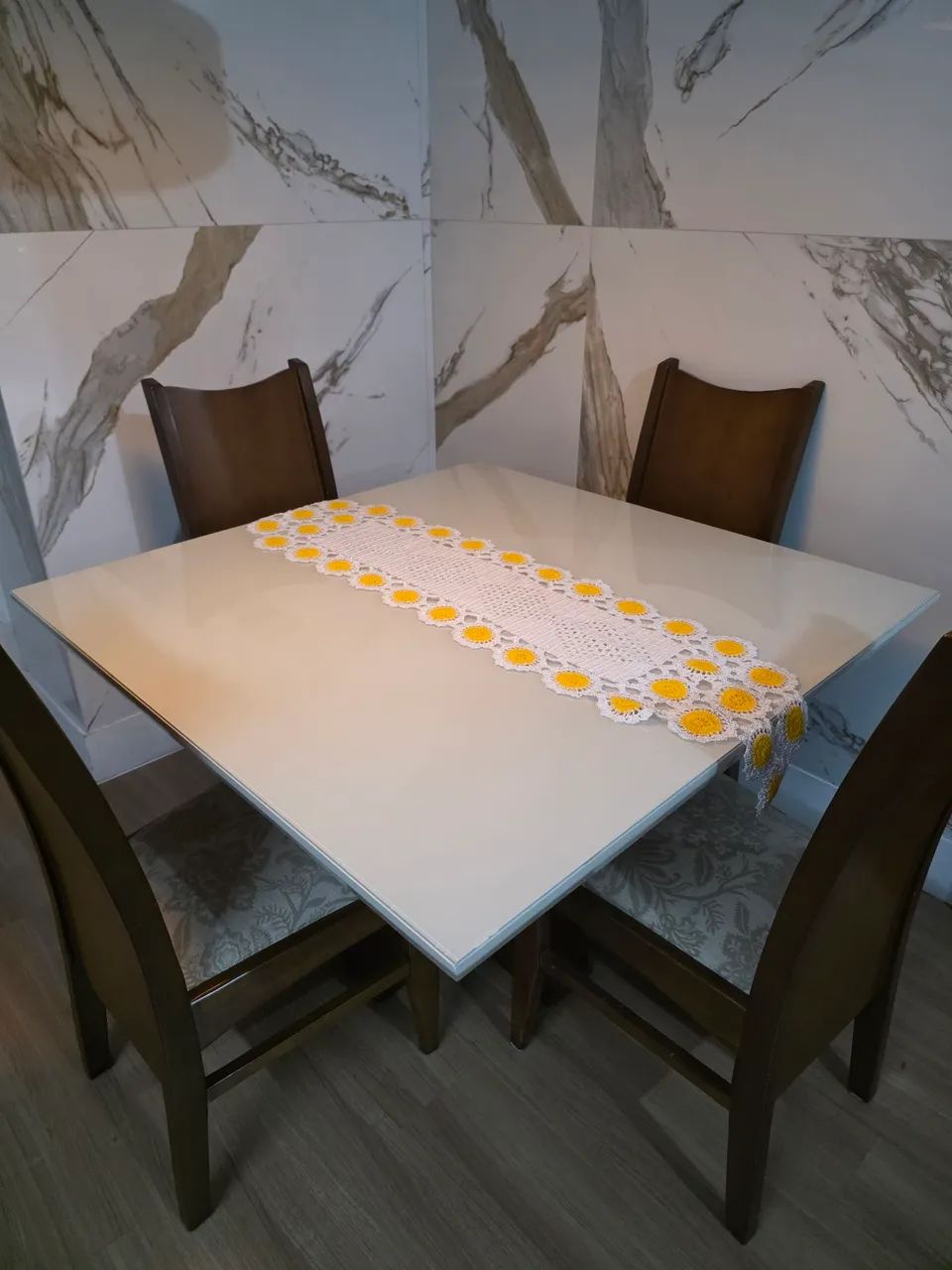 Mesa de Jantar de 4 lugares