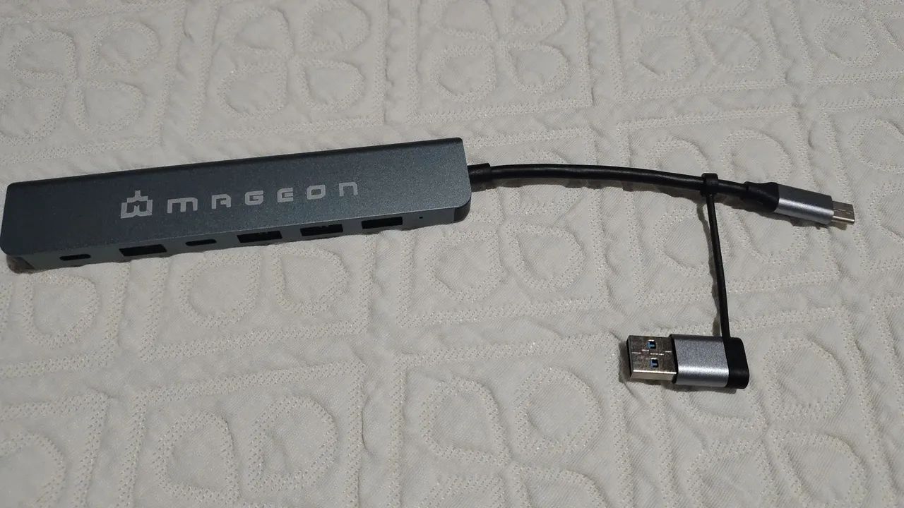 Hub com 5 portas USB e 2 tipo C