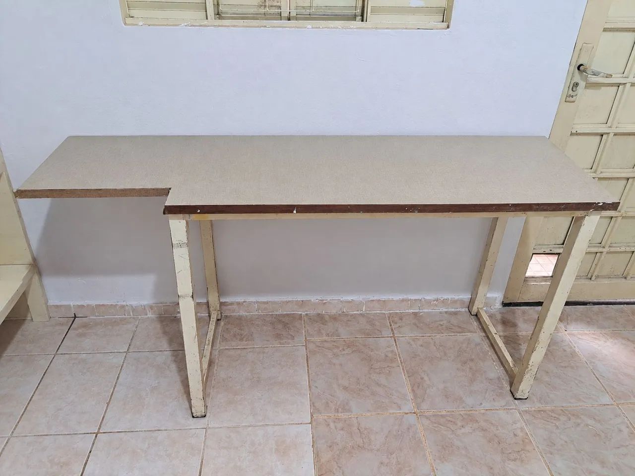 Vendo mesa de madeira maciça!