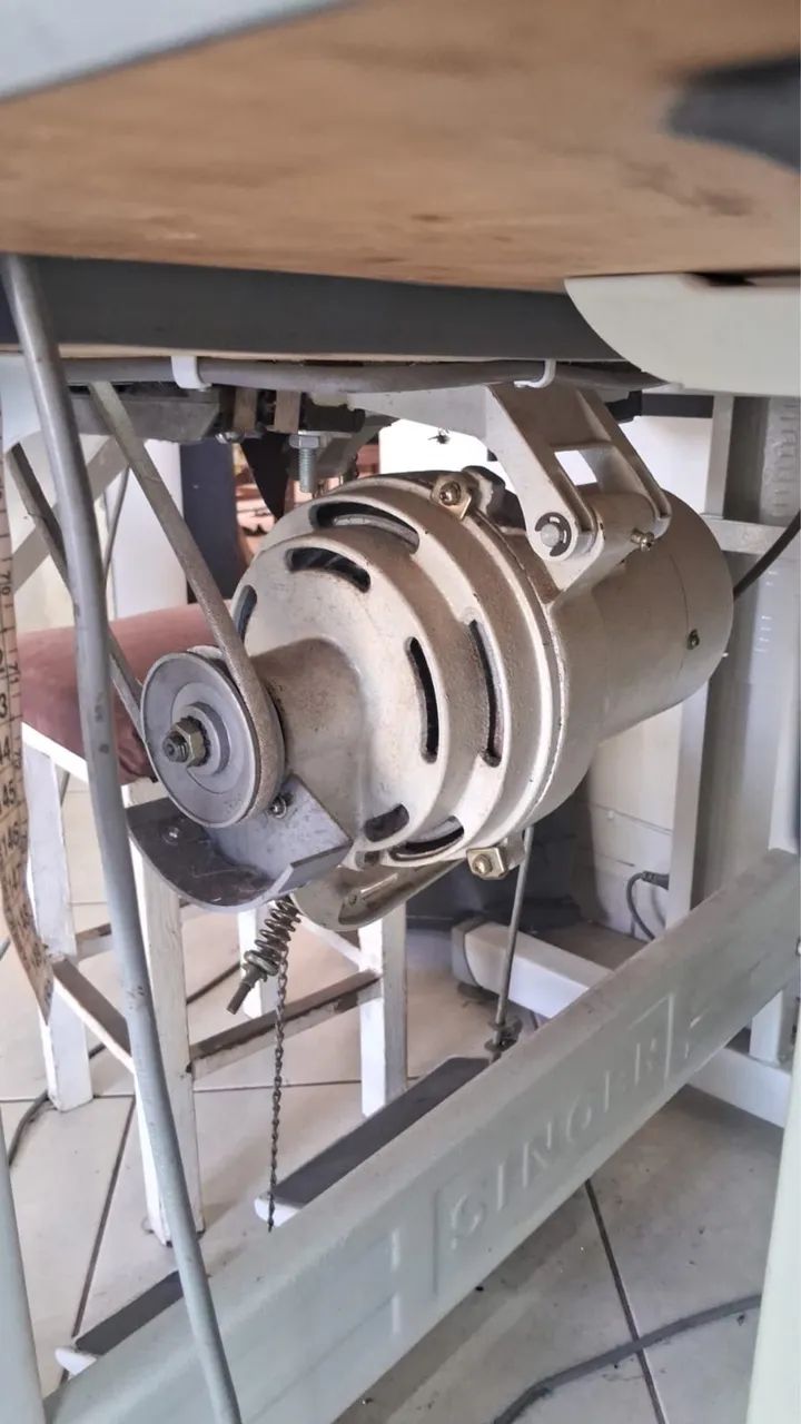 Máquina de costura Interlock - Singer - Foto 5