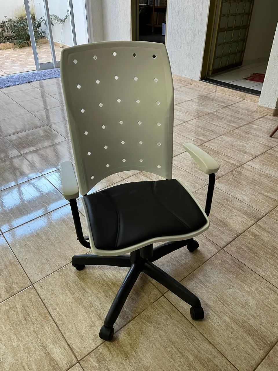 Vendo cadeira giratória 