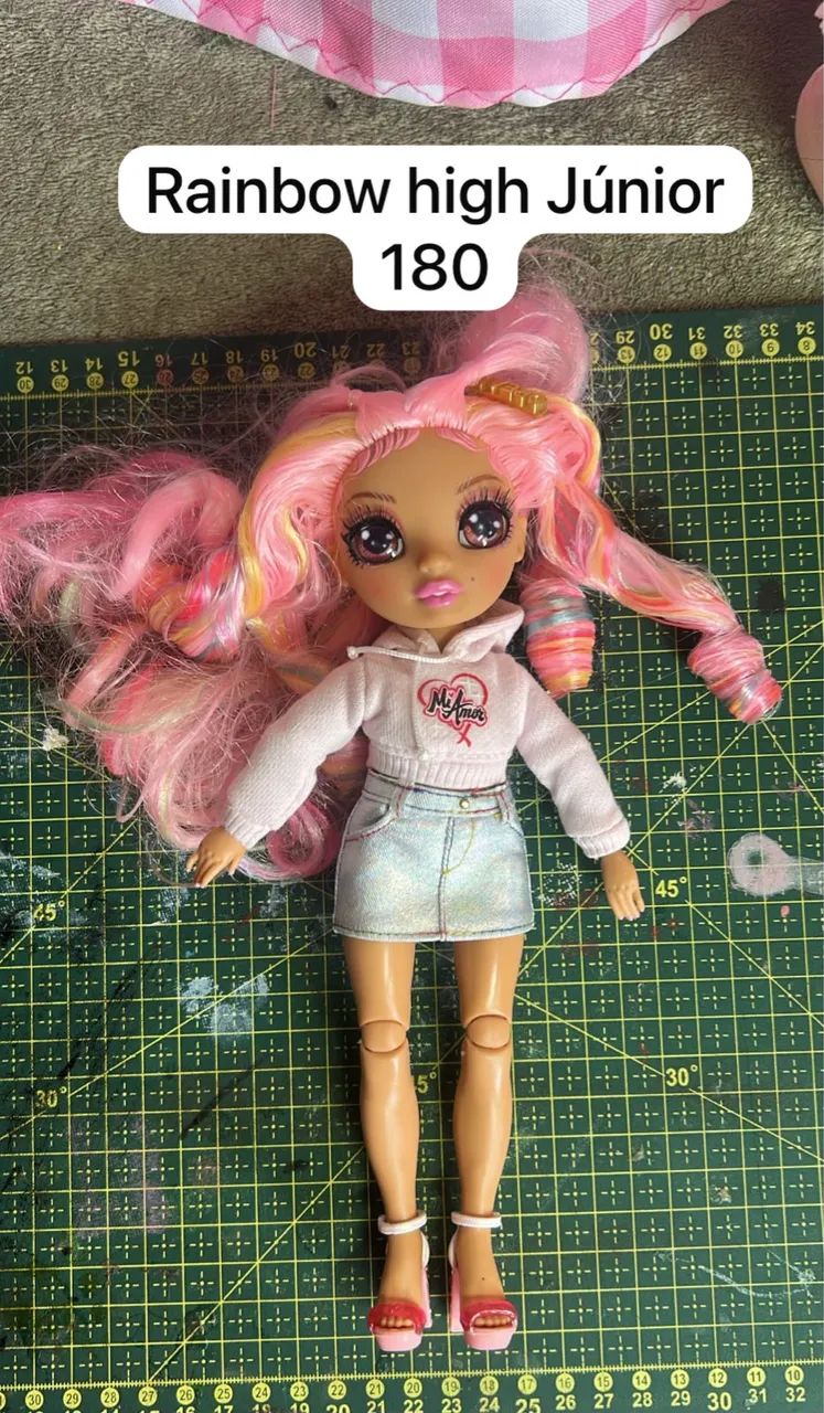 Boneca rainbow high Júnior 