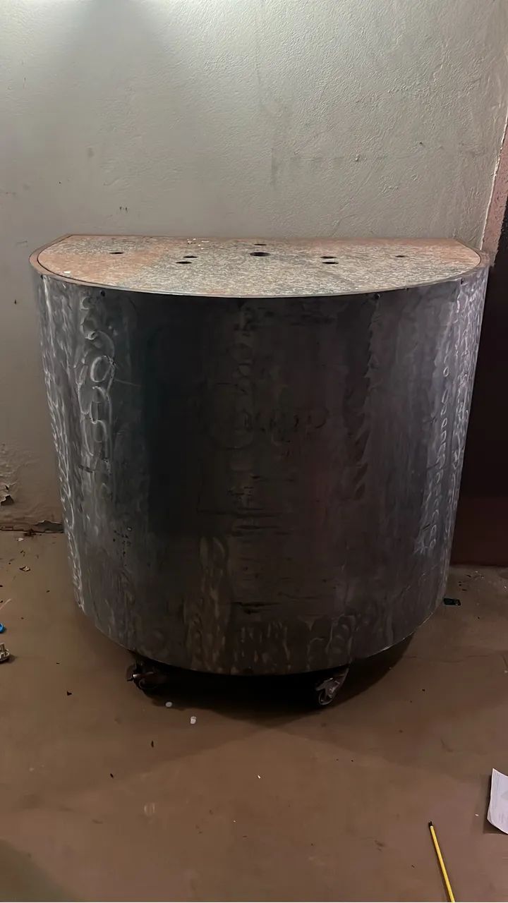 Balcão inox com Tampo de Granito, reforçado com Rodízio resistente