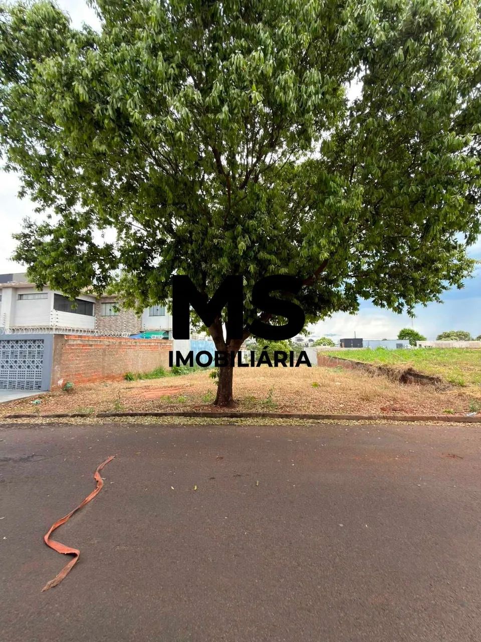 Terreno à venda no Jardim Grécia