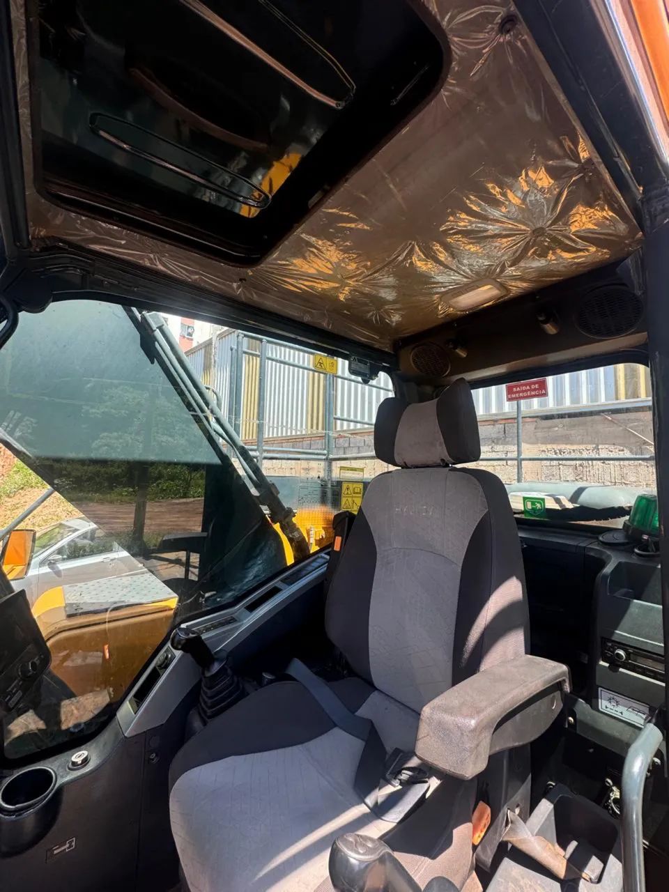 ESCAVADEIRA HYUNDAI 220 22 toneladas  - Foto 4