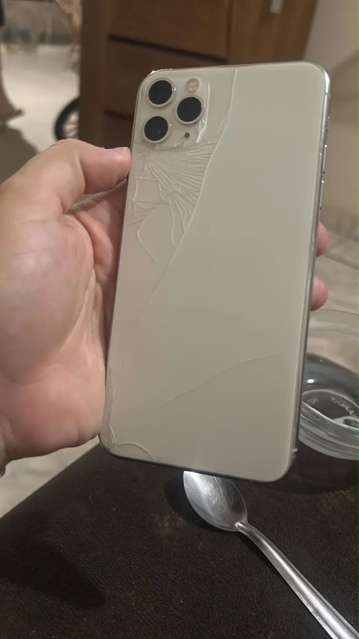 Vendo ou troco iPhone 11 pro max 
