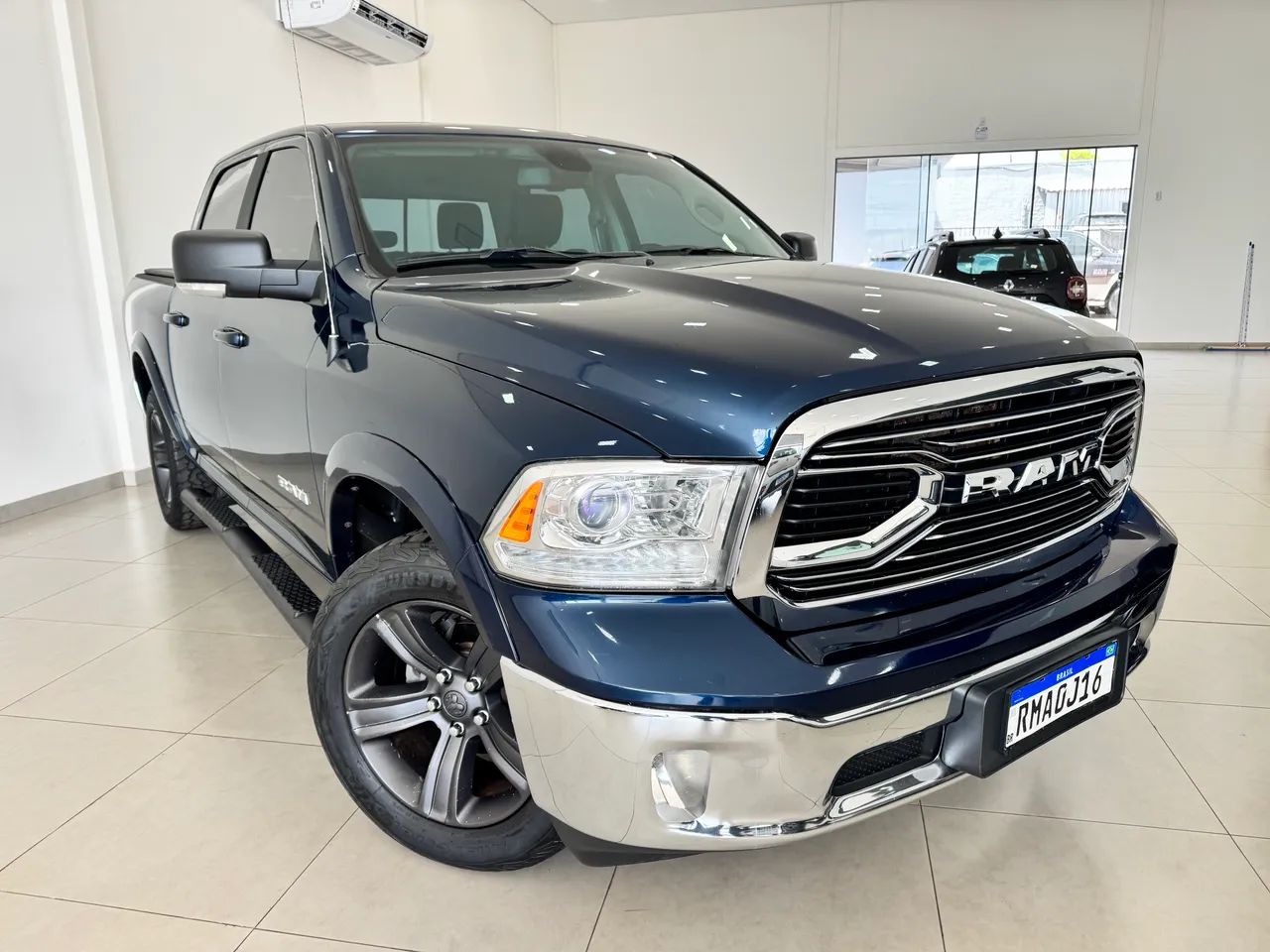 Ram Classic 1500 CLASSIC LARAMIE 5.7 CD V8 4X4 AUT. 2023