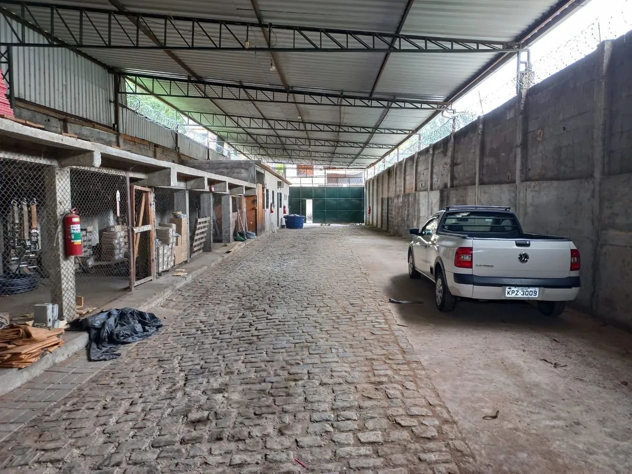 Três Rios - Galpão com 600m². Oportunidade !