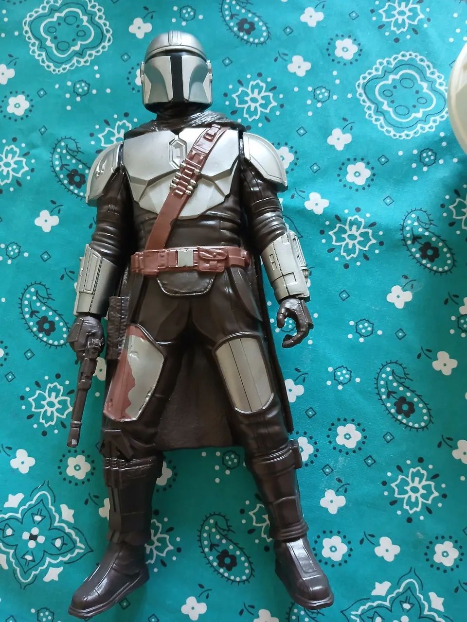  Star Wars Mandalorian e baby yoda bonecos - Foto 3