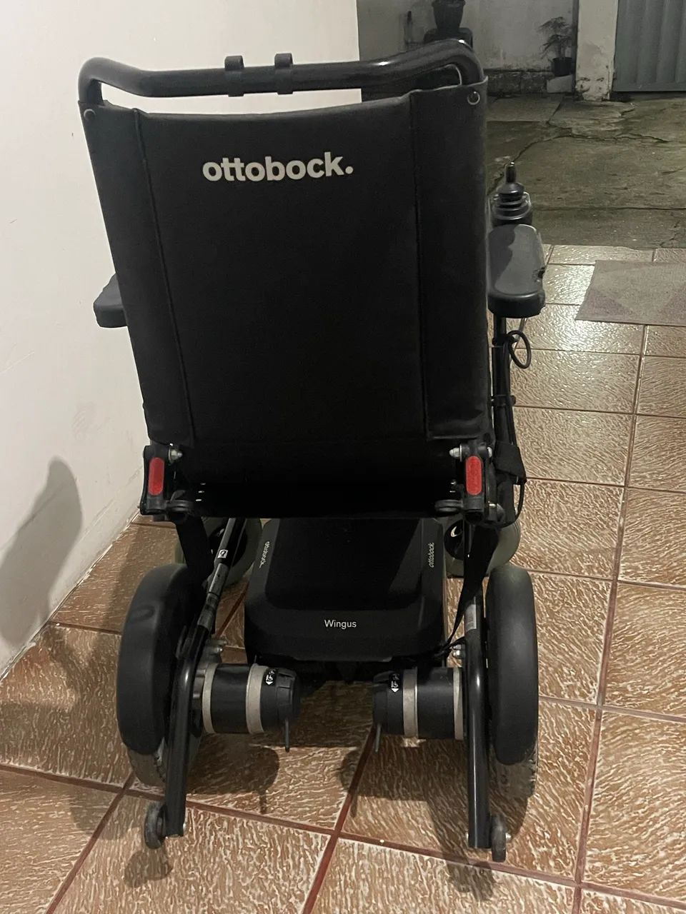 CADEIRA DE RODAS MOTORIZADA - (Parou de funcionar) - Foto 2