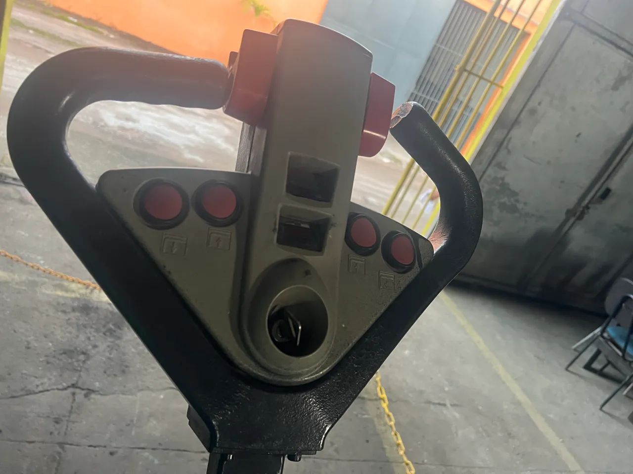 Transpaleteira Elétrica TE25  - Foto 4