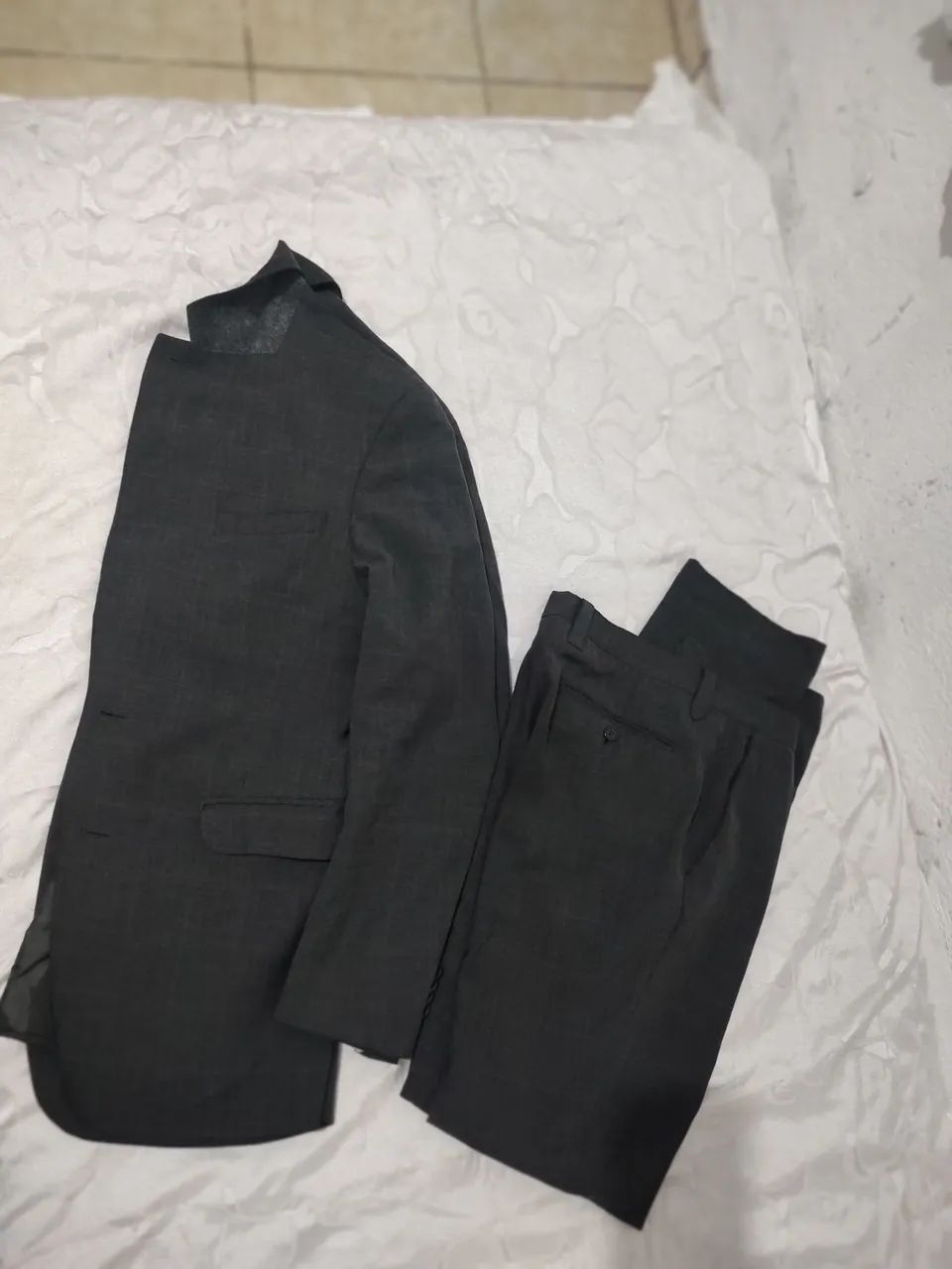 Terno cinza ,para rapazes que usa calça 42