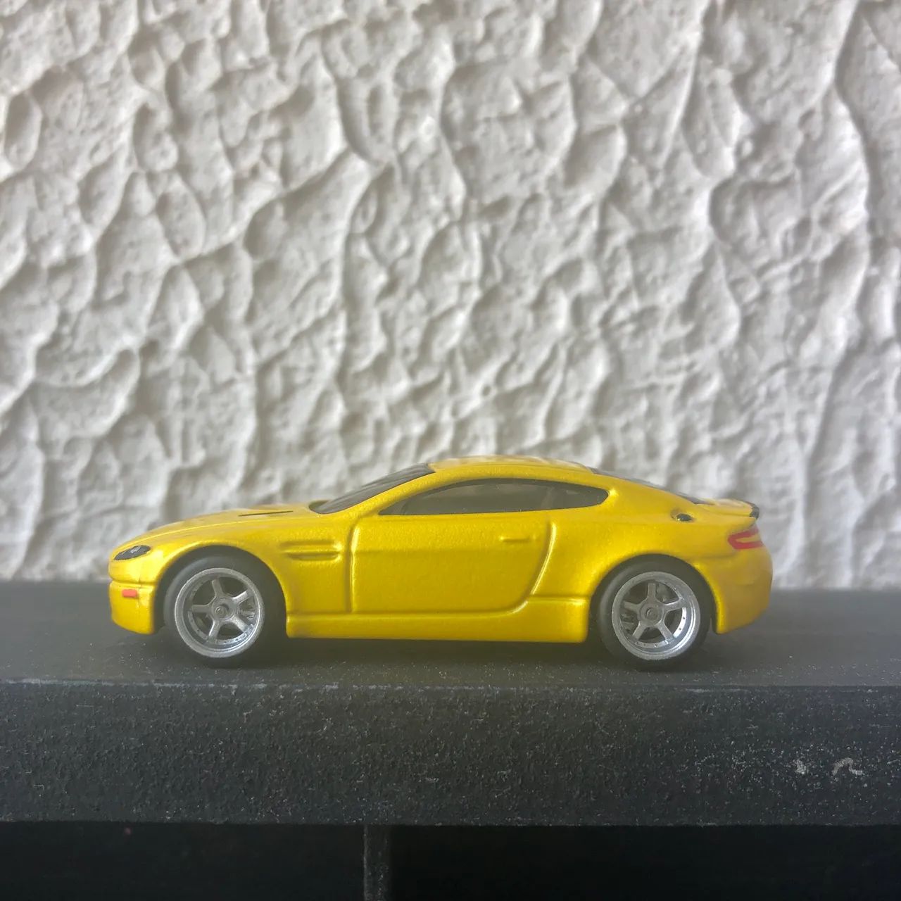 Hot Wheels Aston Martin - Foto 4