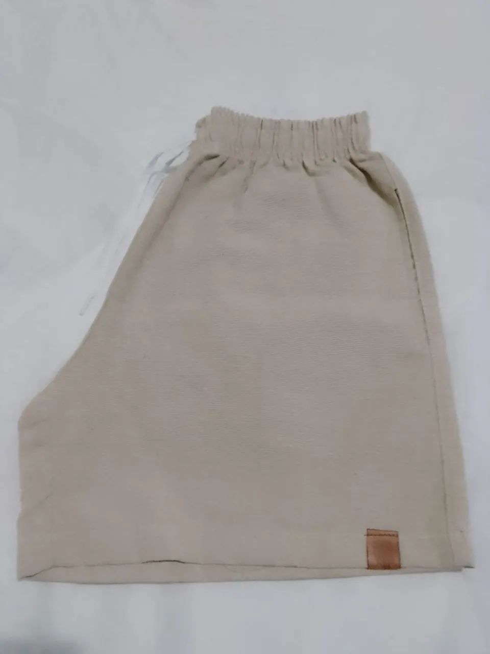 Bermudas_Bege_e_Preta - Tamanho P