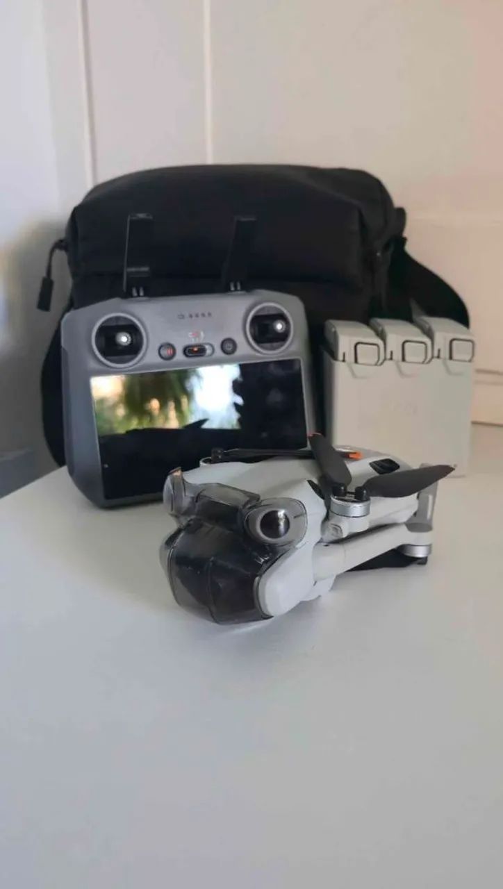 DJI Mini 4 Pro Fly More Combo + RC2 (Estado excelente, 3 baterias)
