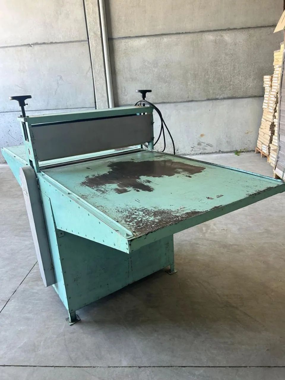 Máquina de corte e vinco