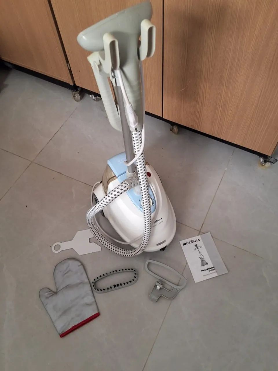 Passadeira a Vapor Vertical Britânia BVP03B - Completa e Funcionando - Foto 2