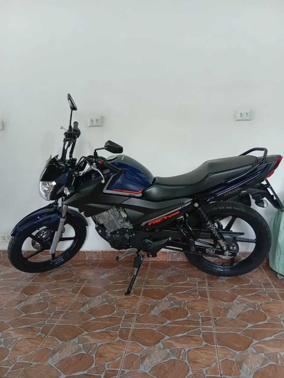 Moto Factor 150 ED impecável .