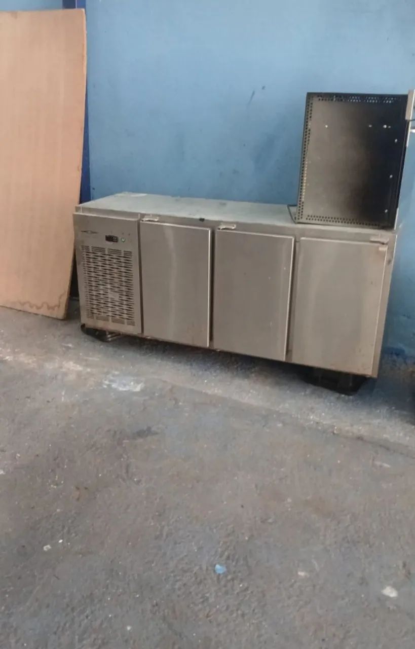 Balcão de encosto em aço inox 