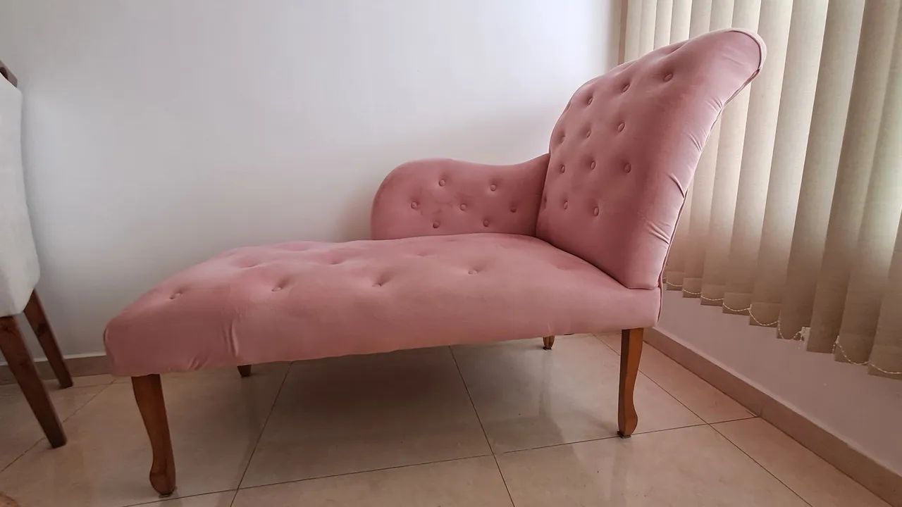 Divã Rosa Capitonê - Elegante e Confortável | 130cm