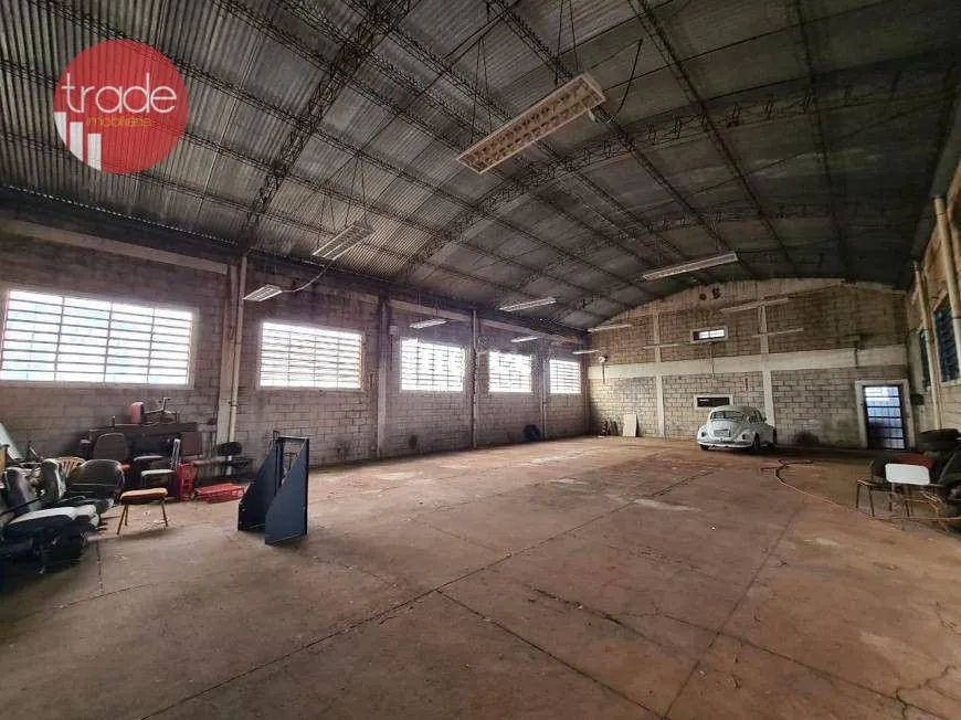 Barracao de 800m com ampla área. aberta