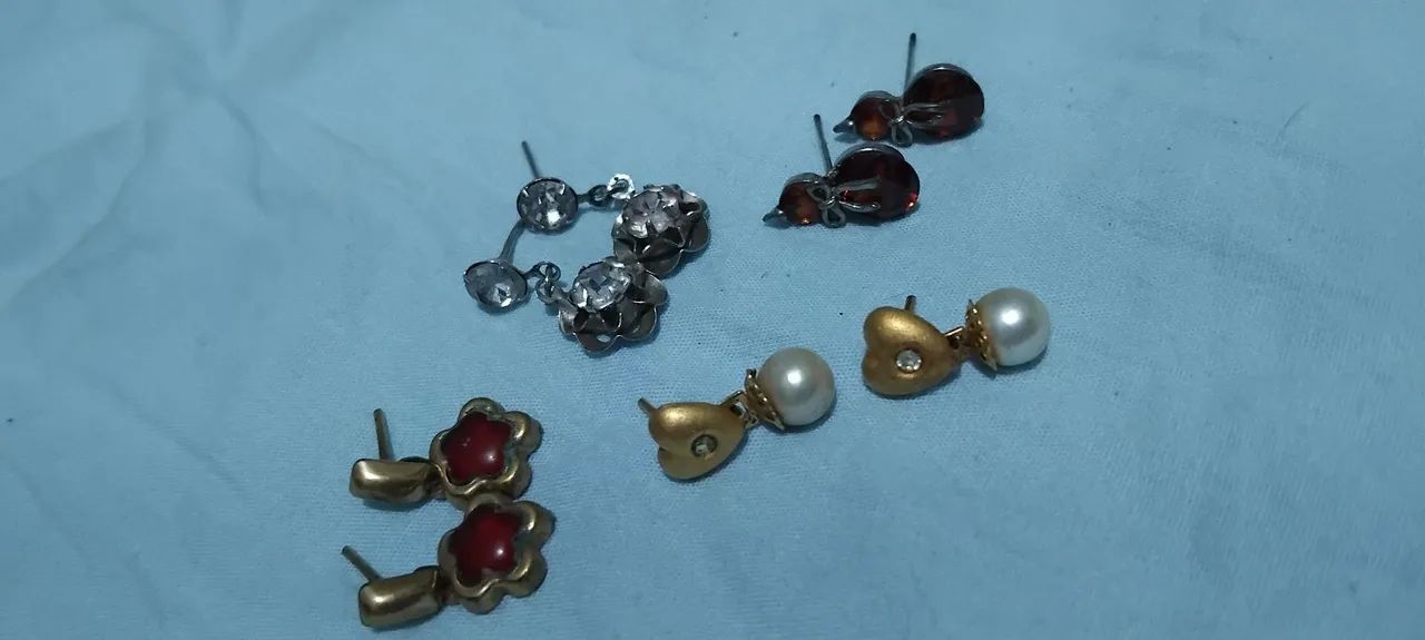 BIJUTERIAS DIVERSAS E USADAS - Foto 2