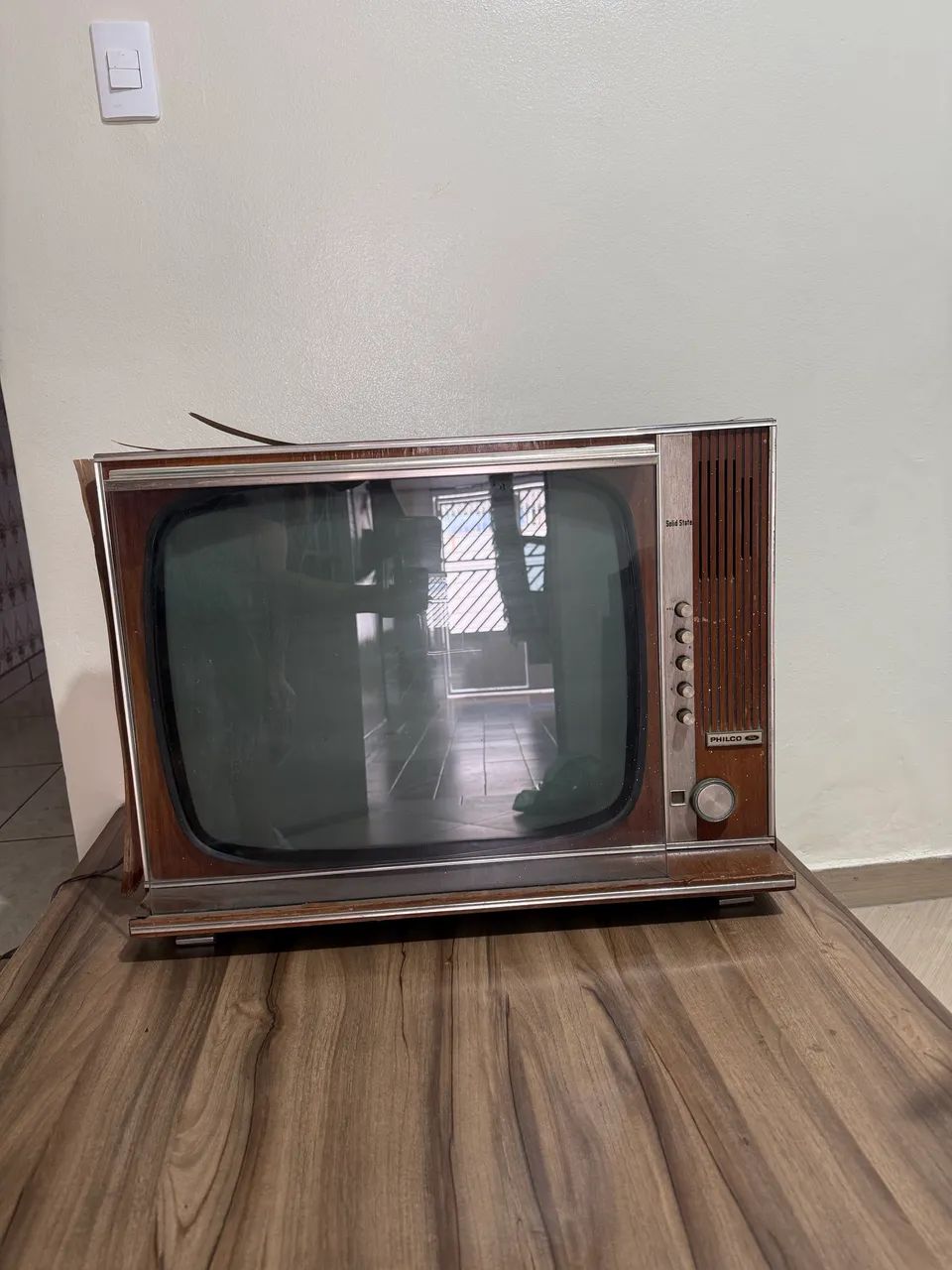 Tv antiga pra restaurar 