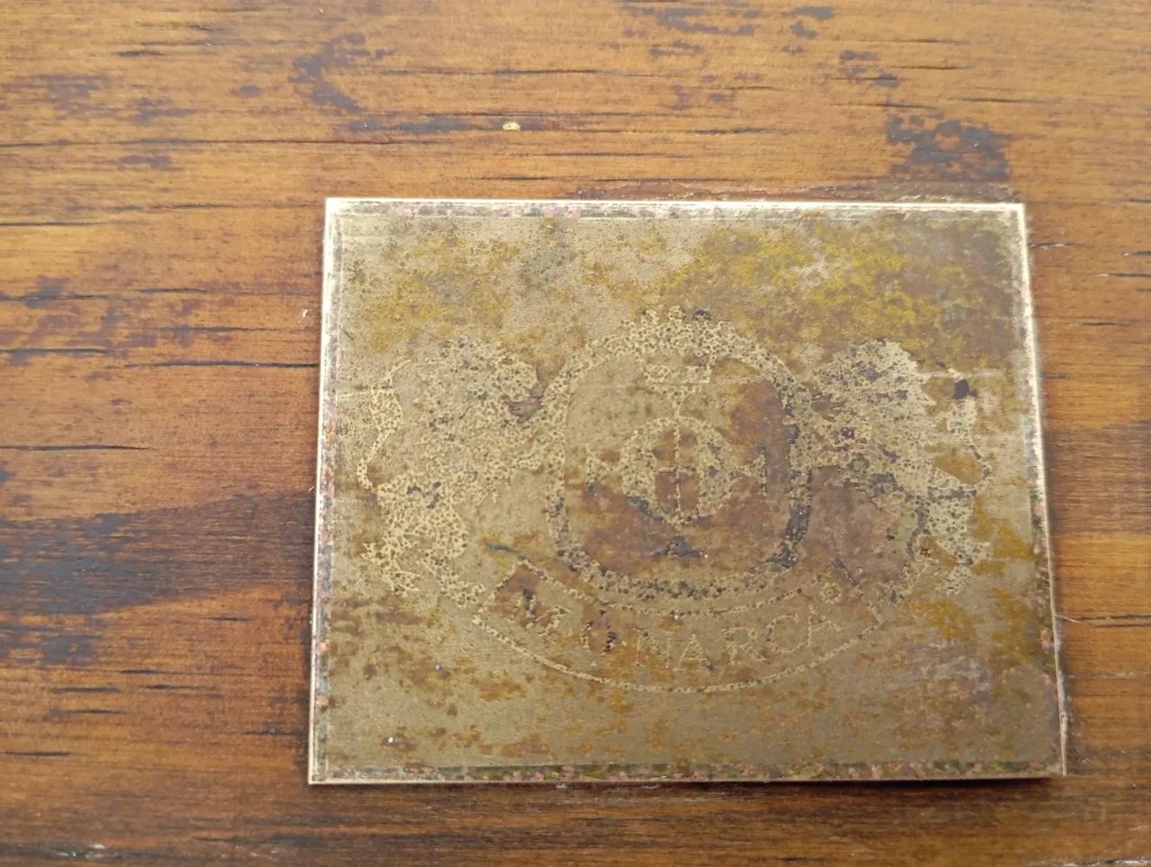 Rara caixa madeira,placa metal Monarca - Foto 2