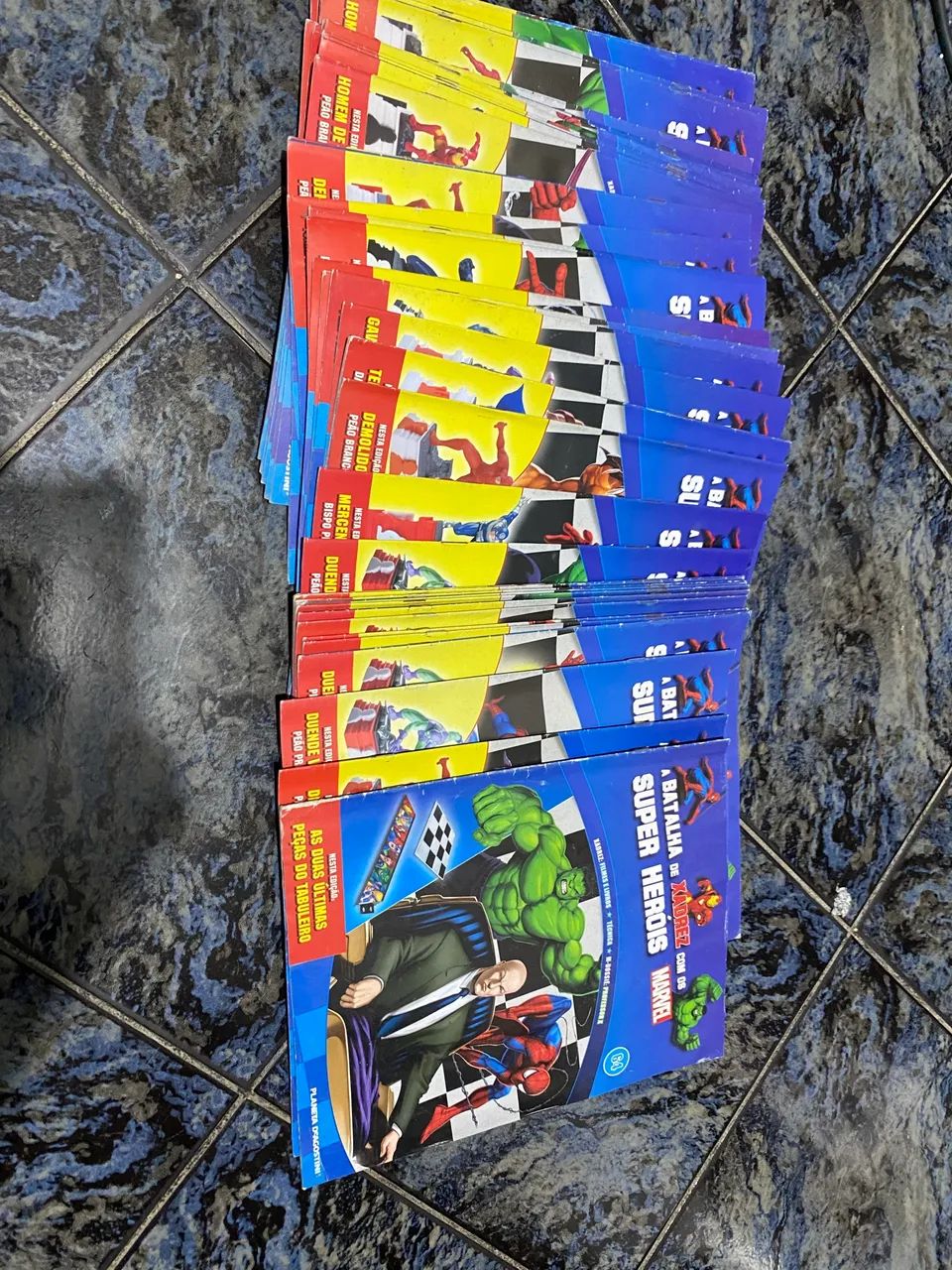 Vendo 2 jogos de xadrez da marvel