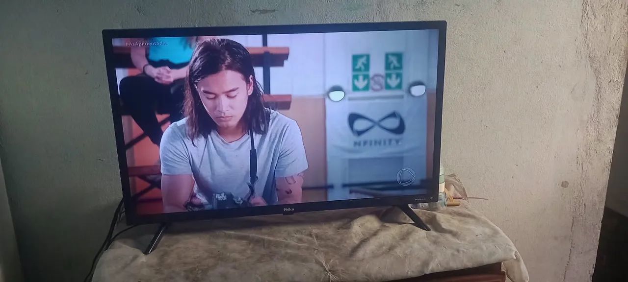 Vende-se uma TV 32 polegadas smart tudo funcionando - Foto 3