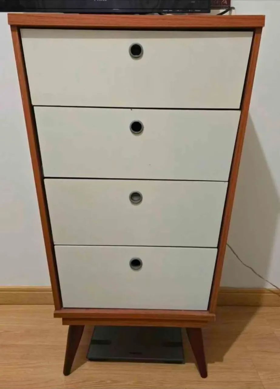 Cômoda+mesa de cabeceira 